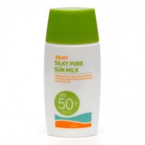 Солнцезащитное молочко для кожи с порами Enjoy Silky Pore Sun Milk SPF50+PA+++ Scinic 